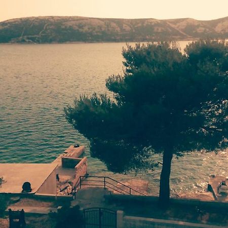 Sea Breeze Apartments With Private Beach And Boat Anchorage Stara Novalja Exteriör bild