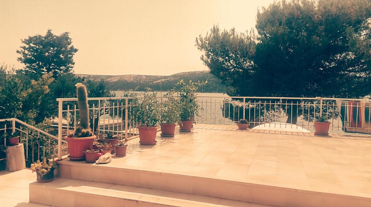 Sea Breeze Apartments With Private Beach And Boat Anchorage Stara Novalja Exteriör bild