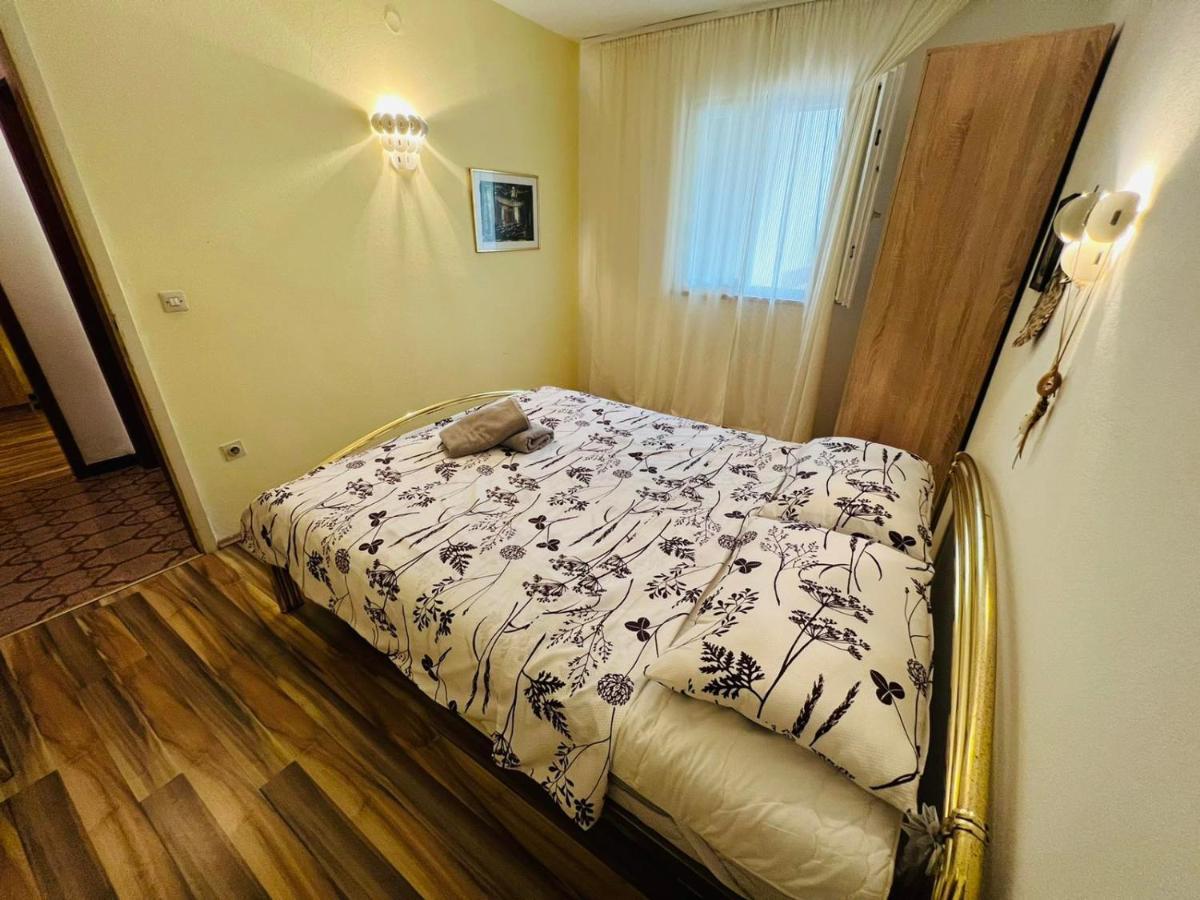 Sea Breeze Apartments With Private Beach And Boat Anchorage Stara Novalja Exteriör bild