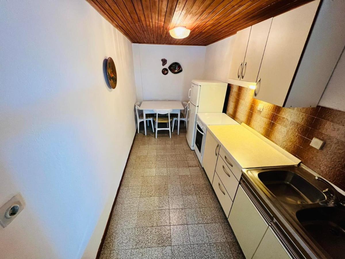 Sea Breeze Apartments With Private Beach And Boat Anchorage Stara Novalja Exteriör bild