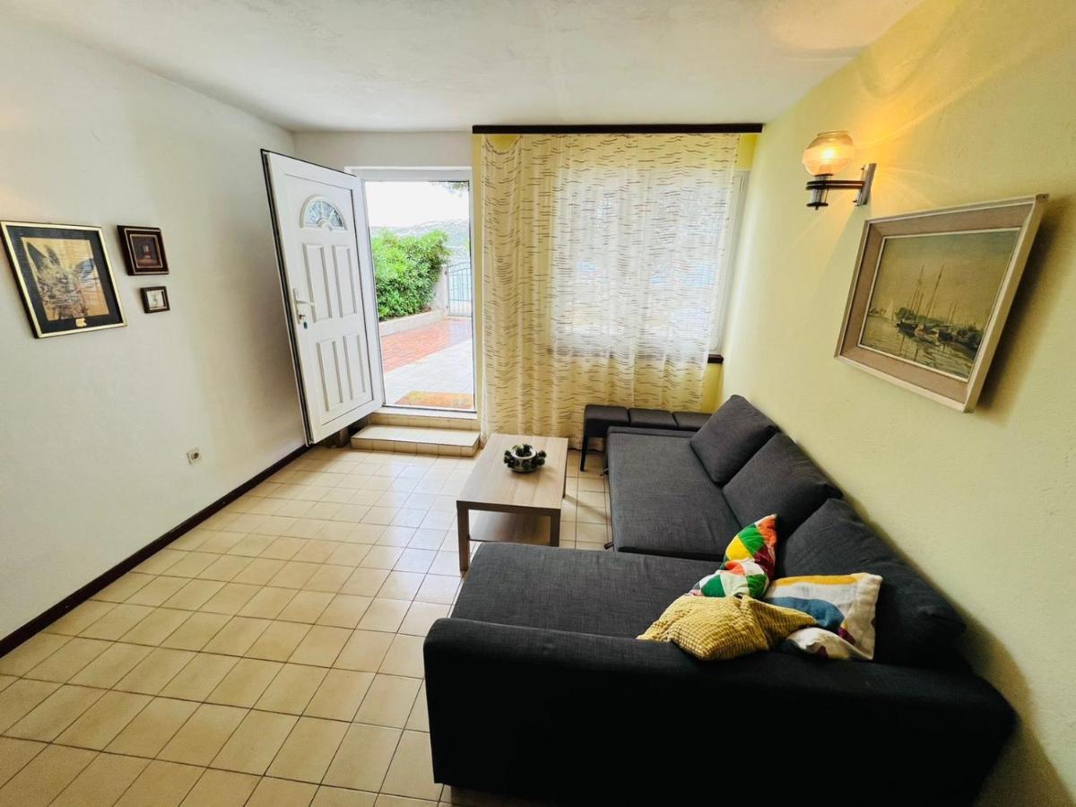 Sea Breeze Apartments With Private Beach And Boat Anchorage Stara Novalja Exteriör bild