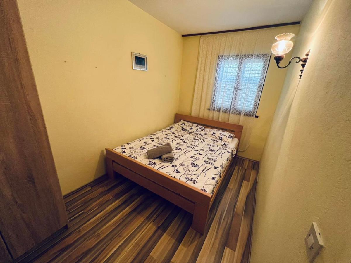 Sea Breeze Apartments With Private Beach And Boat Anchorage Stara Novalja Exteriör bild