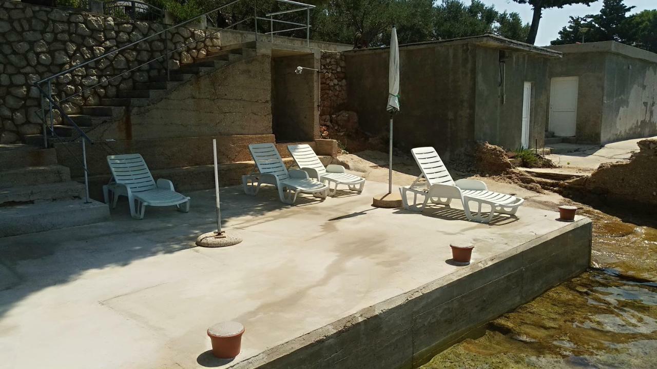 Sea Breeze Apartments With Private Beach And Boat Anchorage Stara Novalja Exteriör bild