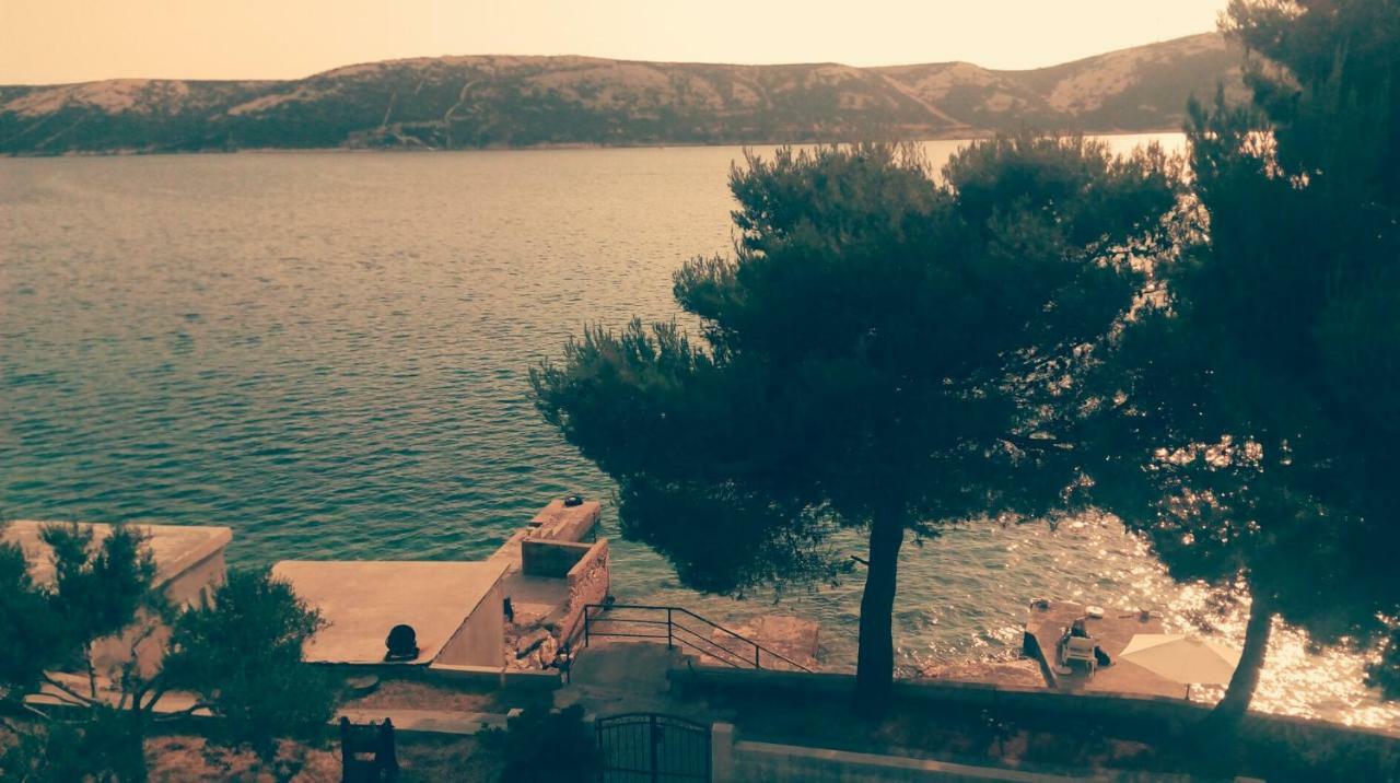 Sea Breeze Apartments With Private Beach And Boat Anchorage Stara Novalja Exteriör bild